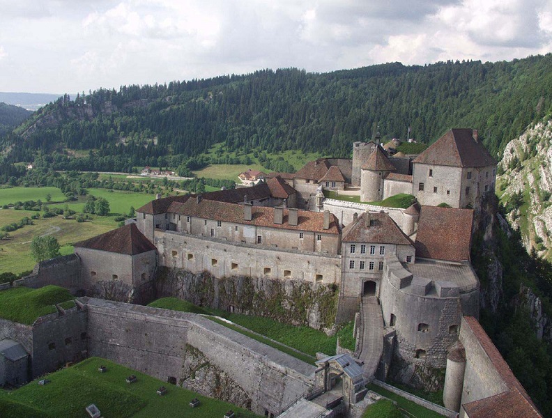 Histoire Château de Joux  - Château de Joux