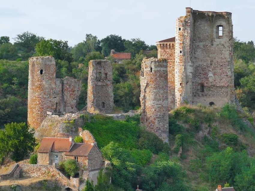  Château d'Hérisson