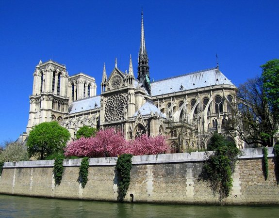 Besök omgivningen Notre Dame-katedralen