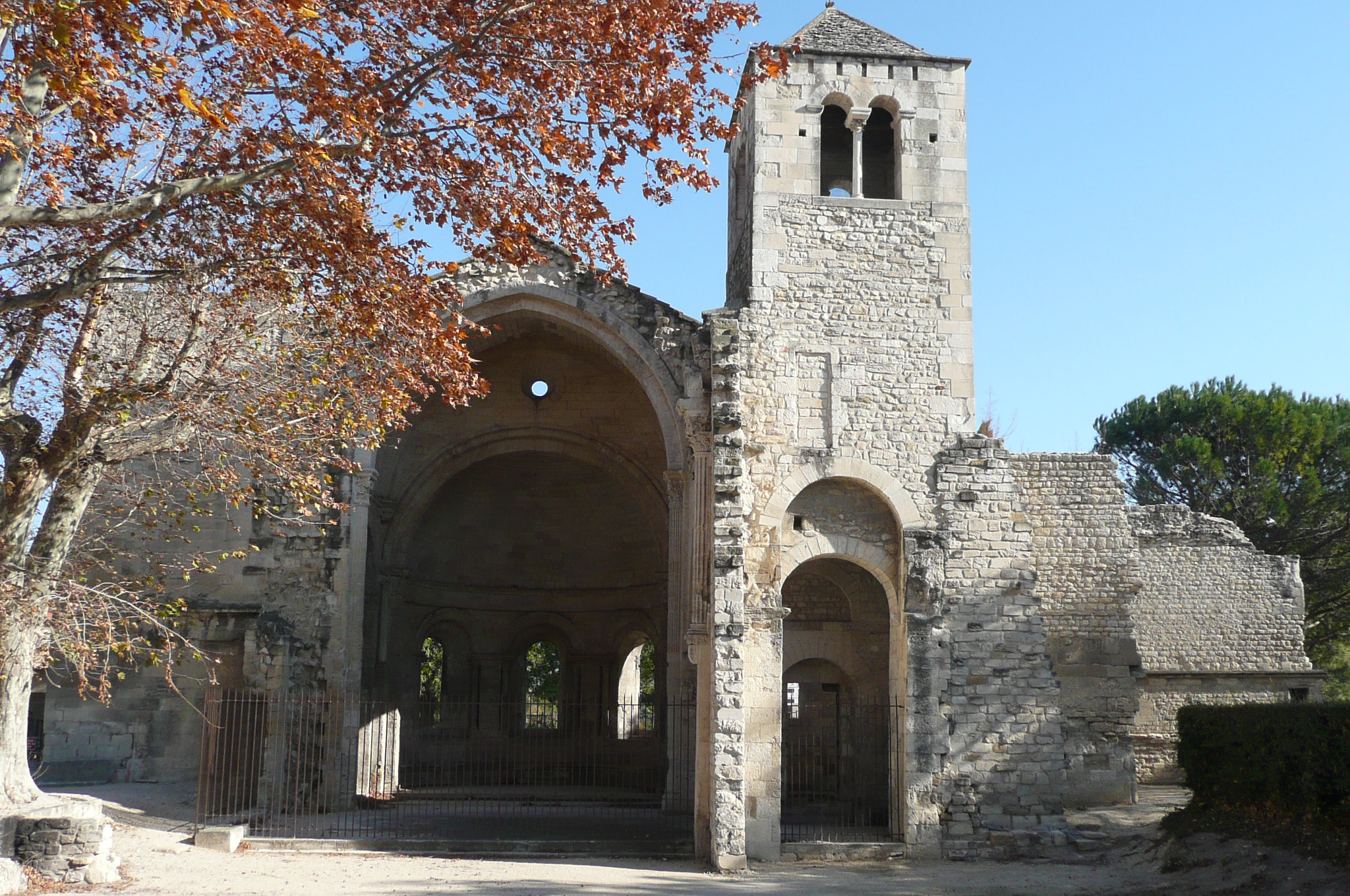 Посетите окрестности Abbaye Saint-Ruf